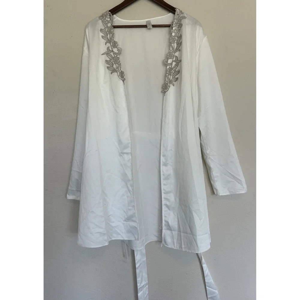 Flora Nikrooz White Satin Robe Silver Floral Appliqué L XL Tie Front Lightweight - Picture 2 of 7